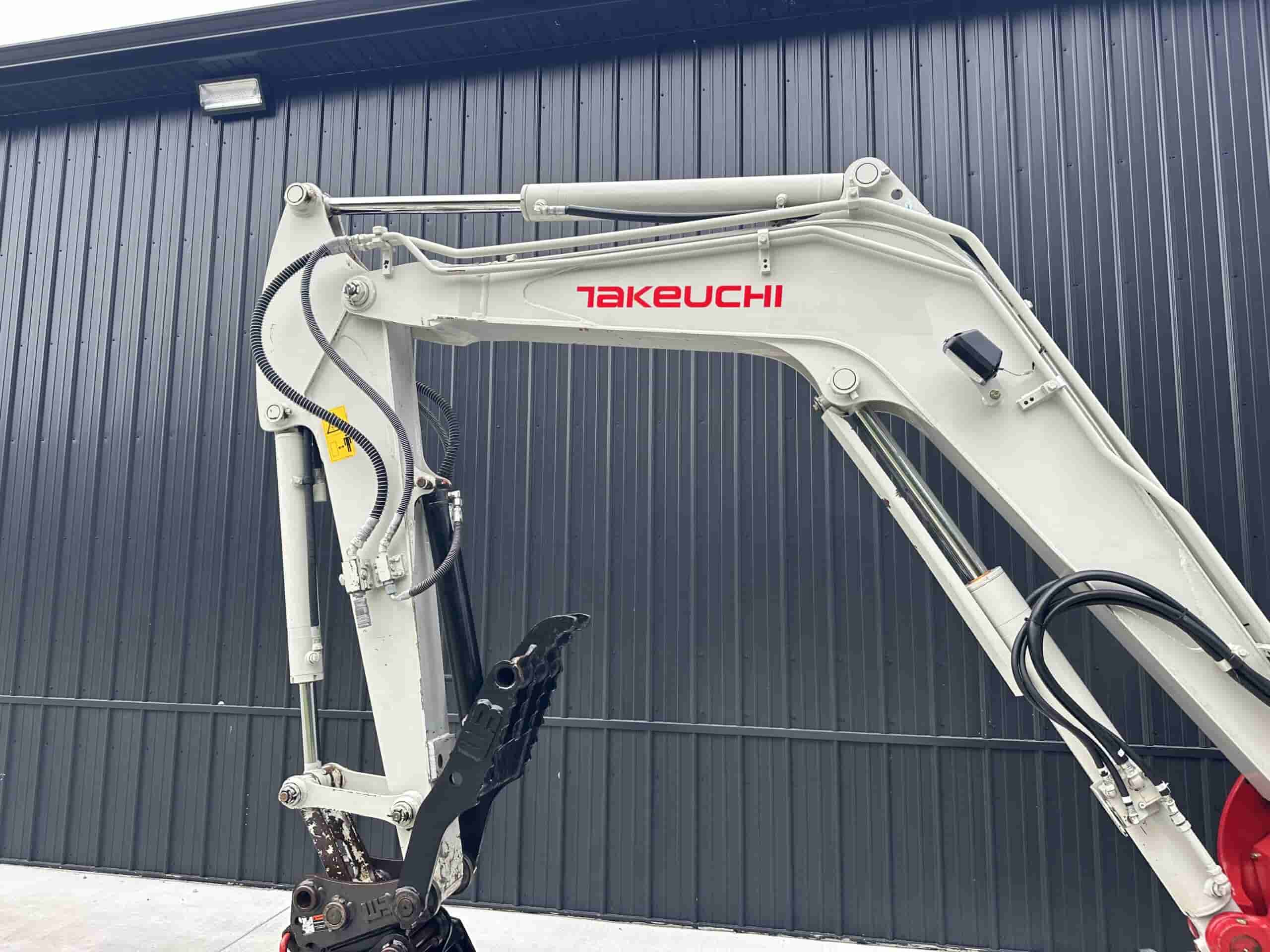 2016 Takeuchi TB260
